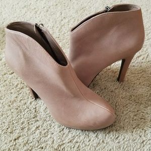 Size 6 M Jessica Simpson 4" Leather Booties